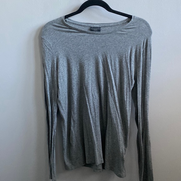 Simple, long sleeve, basic gray top - Picture 1 of 3